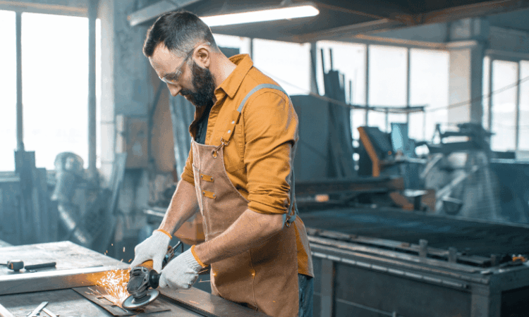 Obrábač kovov – CNC / Klasické stroje | Tisovec